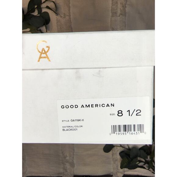 Good American Block Heel Slide Sandal in Black - Picture 2 of 8